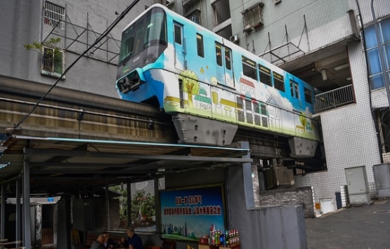 Çin deki sıra dışı toplu taşıma istasyonu!