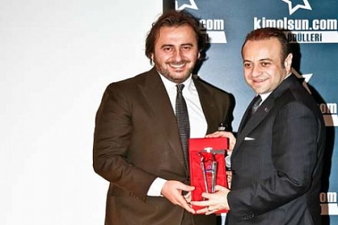 Yataş, kimolsun.com'un anketinde Yılın Markası seçildi! Ödülü Egemen Bağış verdi!