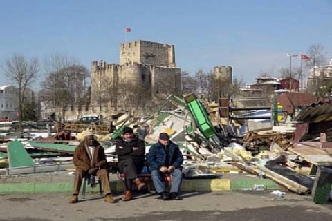 Marmara Üniversitesi Anadoluhisarı Spor Kulübü'nün binasını yıktırdı!