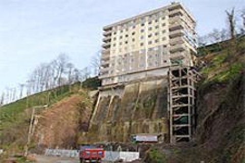 Rize'de apartmana 164 basamakla giriliyor