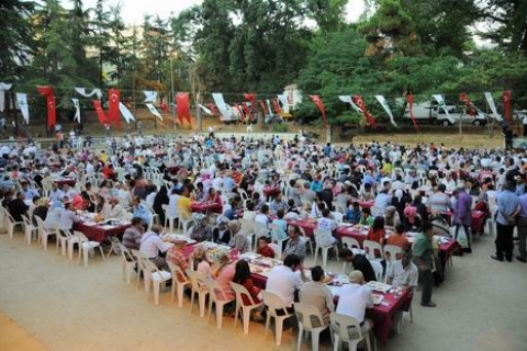 Beykoz Belediyesi'nden Boğaz'a nazır sokak iftarları!