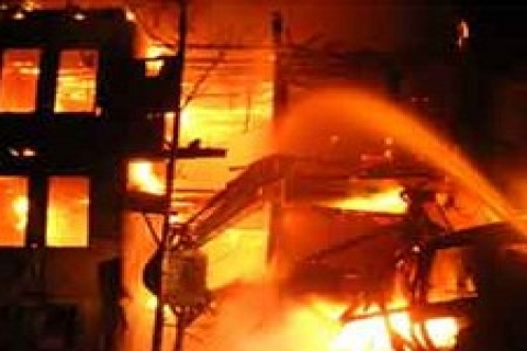 Fatih'teki 150 yıllık tarihi bina kül oldu!