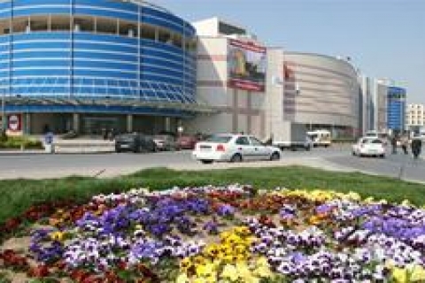 Güngören'de binaların dış cepheleri boyanıyor