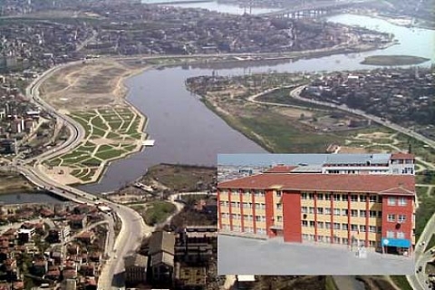 Eyüp Esentepe İlköğretim Okulu öğrencileri okullarını istiyor!