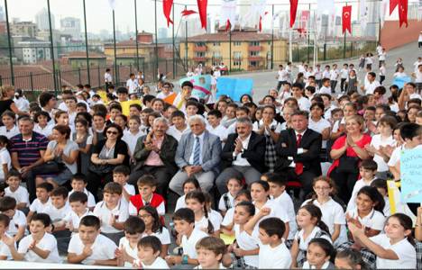 Ataşehir Belediyesi çocuklara hayvan sevgisini tiyatroyla anlattı