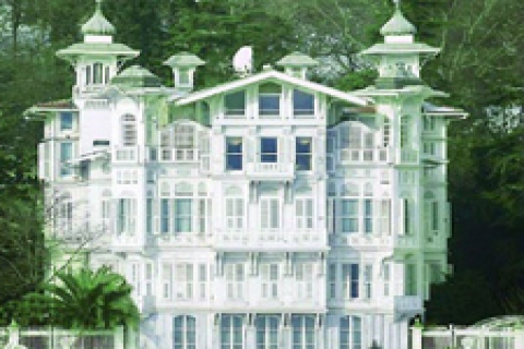 Şehrazat'ın yalısı satılıyor