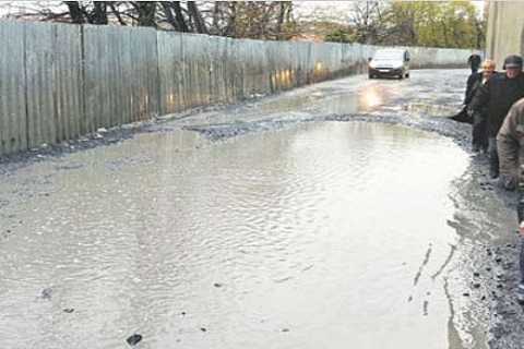 Zeytinburnu Litros Yolu Caddesi yağmurda sele teslim oldu!