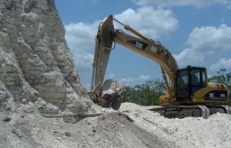 Belize'de tarihi piramidin taşları söküldü!