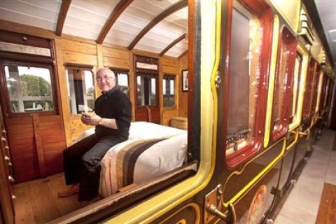 Charles Allen, evini 130 yıllık vagona taşıdı!