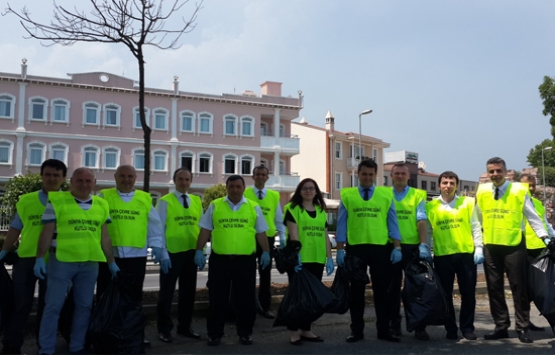 Artaş otellerinin çalışanları Ahırkapı sahilindeki atıkları topladı!