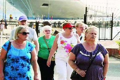 Antalya'da turistler evlerine dönemeyince fiyatlar yüzde 20 arttı!