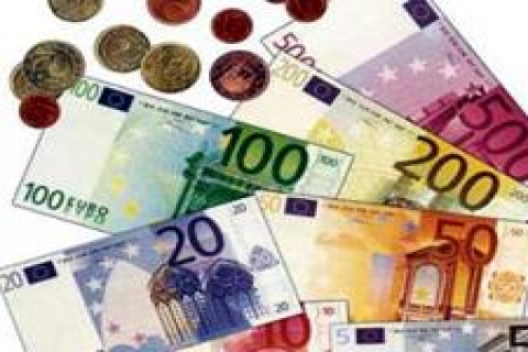 AB İspanya'ya yönelik konut fonunu dondurdu