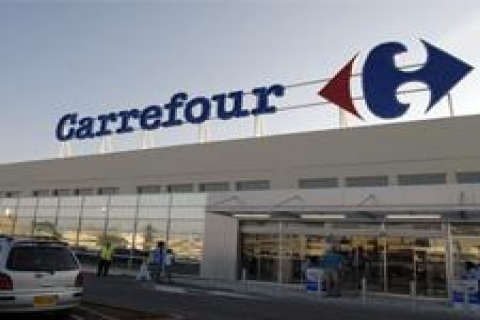 Carrefour'daki mağaza kapatma kararına protesto