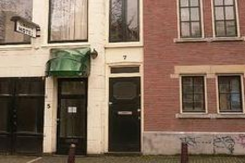 İngiltere'nin en dar binası 1.3 milyon TL'ye satışa çıktı