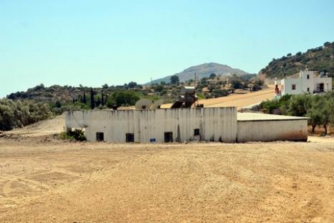 Bodrum Ortakent Yahşi beldesinde evler yolun ortasında kaldı!