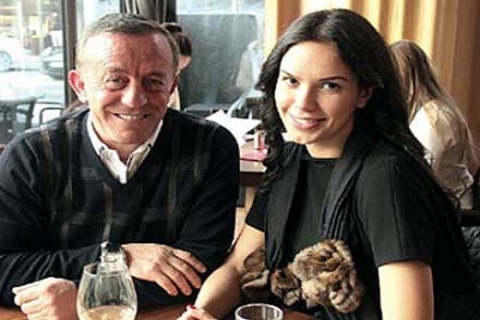 Ali Ağaoğlu Rus sevgilisi Sophia ile Suada'daydı!