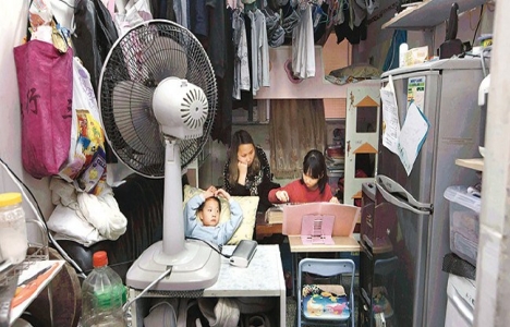 Hong Kong’da 2 metrekarelik evlerin kirası 310 dolardan başlıyor!