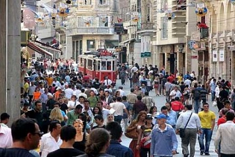 İstanbul Vakıflar'dan Beyoğlu'nda 25 yıllığına kiralık bina! 6 milyon TL'ye!