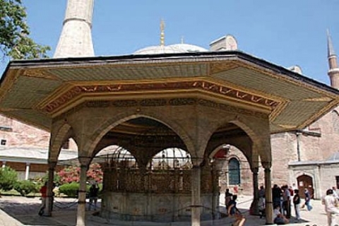 Ayasofya'daki 1. Mahmut Şadırvanı 8 ayda restore edilecek!