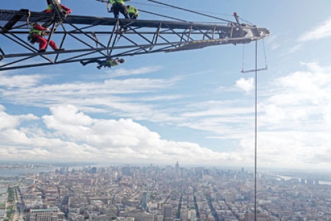  One World Ticaret Merkezi işçileri 410 metre yüksekte çalışıyor!