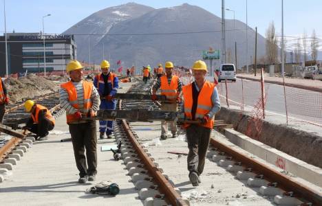 Kayseri'de ulaşım için raylı sistem çalışmaları sürüyor!