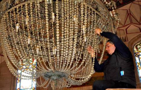 Selimiye Camii'nin avizesini arama kurtarma ekibi 2 saatte söktü!