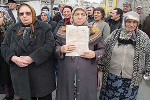Küçükçekmece Kanarya Mahallesi Sakinleri: Yıkılacak evlerimizden işgaliye isteniyor! 