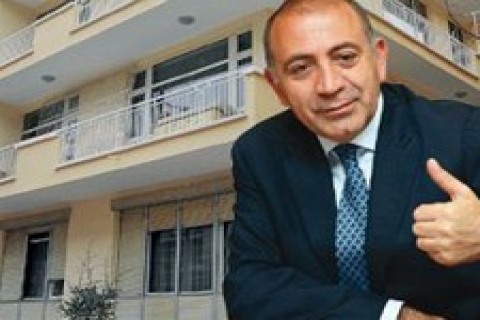 Gürsel Tekin, Güniz sokağa taşındı!