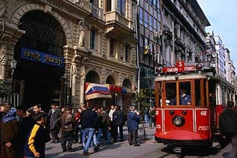 Beyoğlu Kocatepe Mahallesi'nde satılık bina!