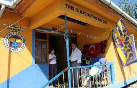  Ahmet Aslan, evini sarı laciverte boyadı!