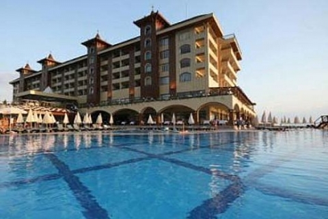 Utopya İnşaat Utopia World Hotel'i İş Bankası'na ipotek etti!