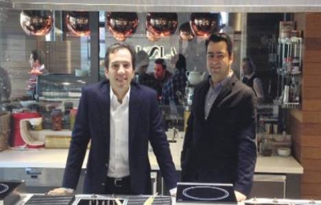  Burak Atay, New York'ta simitçi açtı!