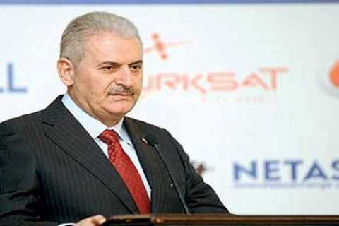 Binali Yıldırım: Park alanı rötarları azaltacak ama kesin çözüm üçüncü havalimanı!