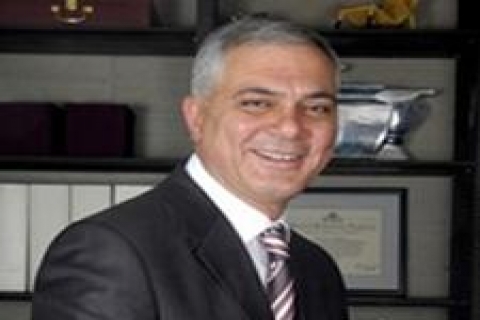 Zorlu Karayolları binasını da aldı!