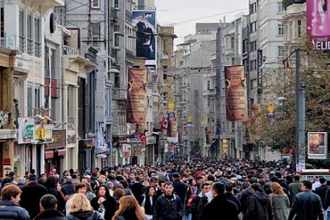 Beyoğlu'nun değerini yükseltmek için Hindistan görünümünden kurtarılmalı!
