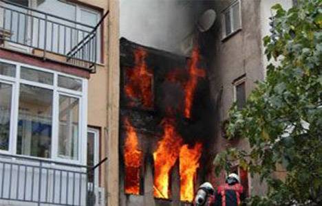 Kadıköy'de 4 katlı binada yangın çıktı!