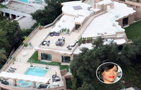  Rihanna 12 milyon dolara Los Angeles'tan malikane satın aldı!