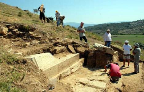  Milas'ta kazıda bir konutun taban mozaikleri bulundu!