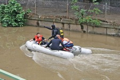Kadir Toptaş selde hayatını kaybeden belediye işçisinin ailesine ev verdi!