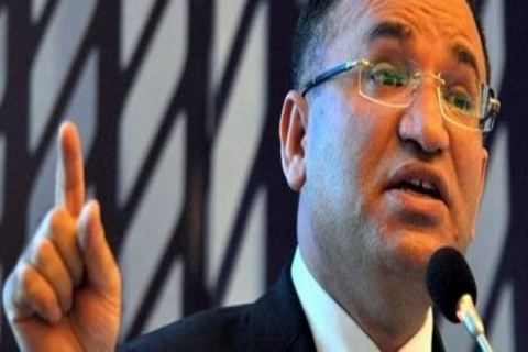 Bekir Bozdağ: Üniversitelerde cami fikri doğru! 