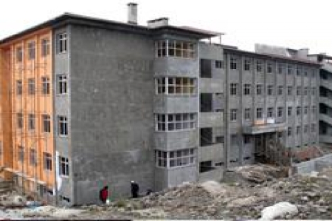 Yarım bırakılan okullar özel idareye kaldı