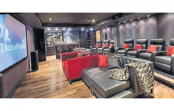 Mesut Özil den Amine Gülşe ye doğum hediyesi 80 milyonluk malikane!