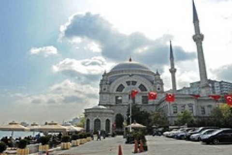 Dolmabahçe'deki çay bahçesi TBMM'ye devrediliyor!