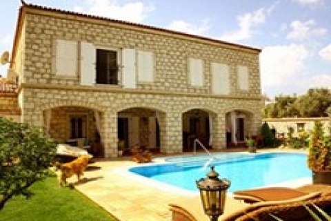 Alaçatı Köy İçi'nde evlerin fiyatları 500 bin liradan başlıyor!