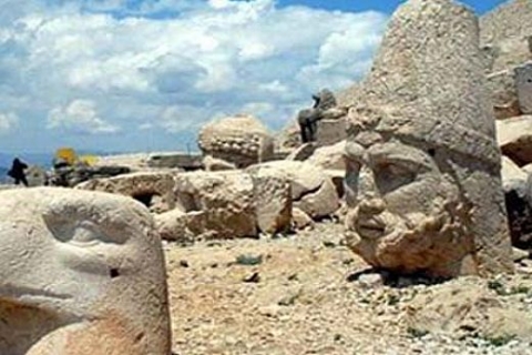 Nemrut Dağı'na katırbüs! Dağa 2 kilometre ray döşenecek, vagonu katırlar çekecek! 