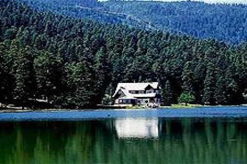 Abant Gölü'nün çevresi parke taşı ile döşenebilir