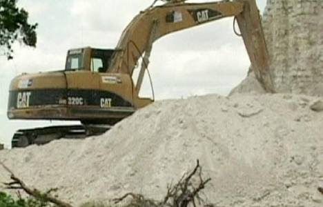 Belize'de 2.300 yılık piramit, inşaat şirketi tarafından yıkıldı!