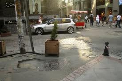  Nişantaşı'nda 1 yıl önce yapılan yol çöktü!