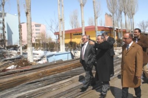  Yüzüncü Yıl Üniversitesi yerleşkesindeki öğrenci yurdunun temeli atıldı!