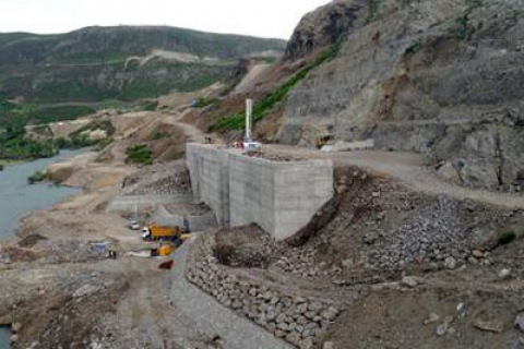  Tunceli'de çevreci göstericiler baraj şantiyesini bastı!